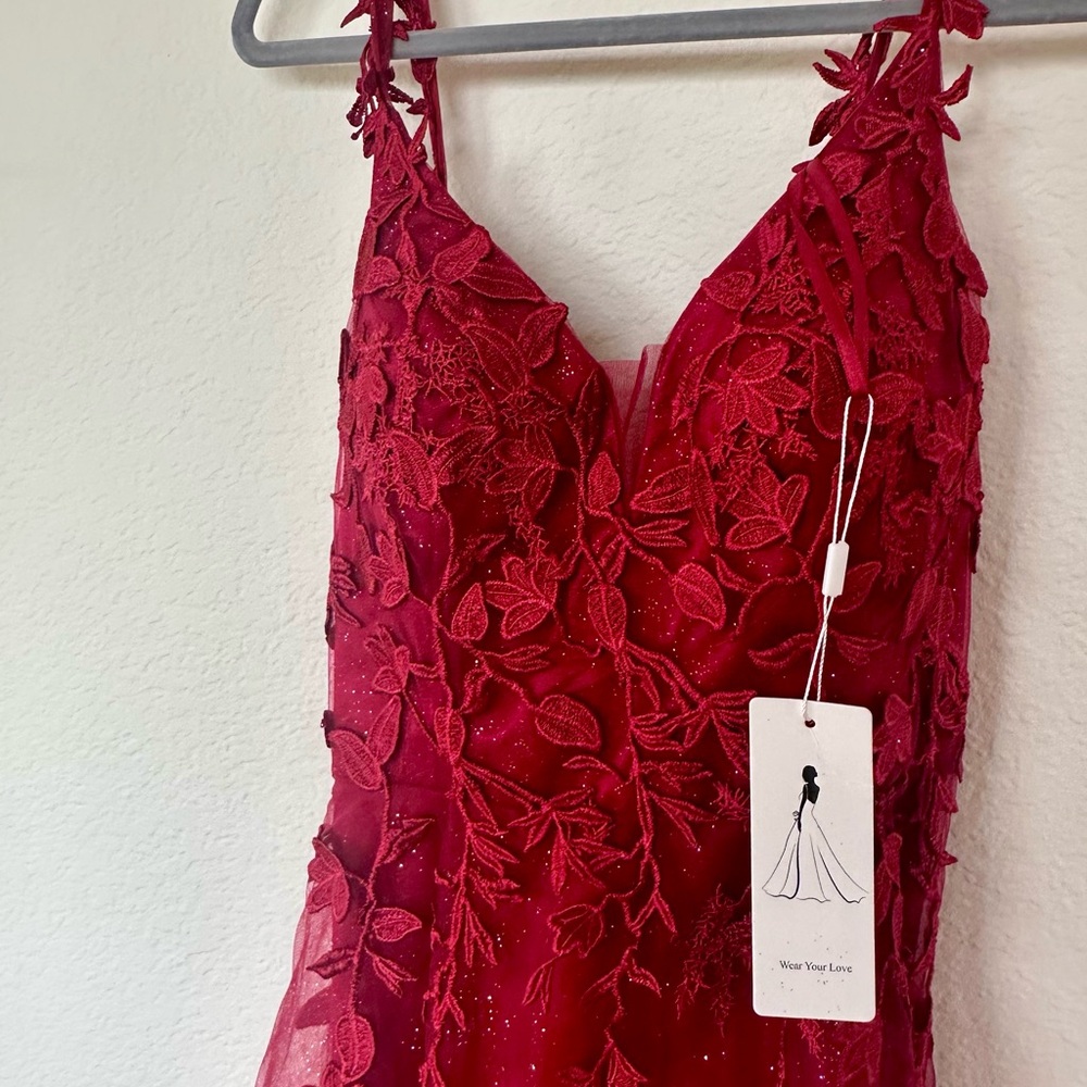 Elegant Red Evening Gown - So Pretty! - Picture 4 of 7